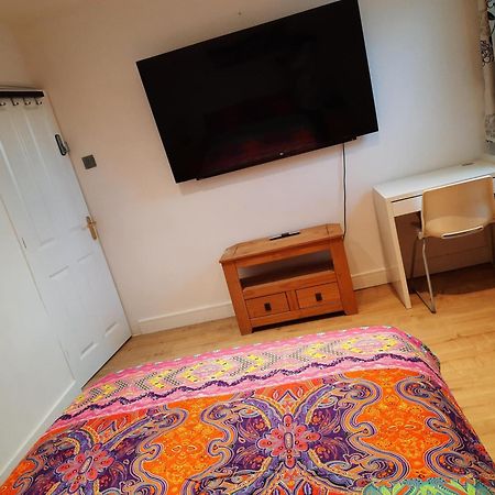 Lovely Home With Full En-Suite Double Bed Rooms Reading Luaran gambar