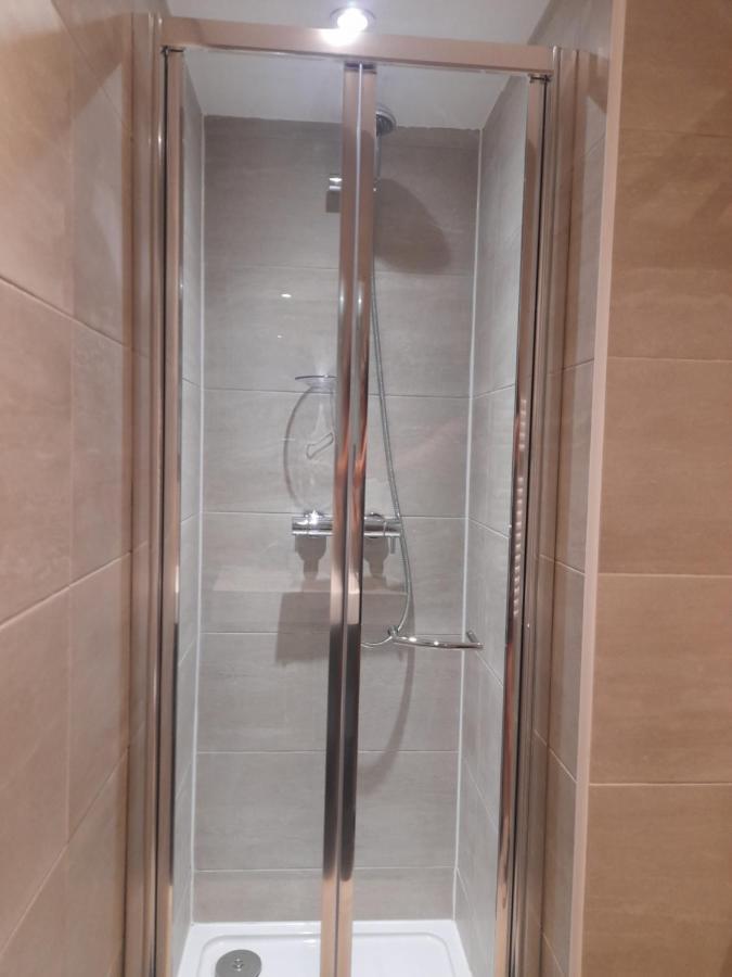 Lovely Home With Full En-Suite Double Bed Rooms Reading Luaran gambar